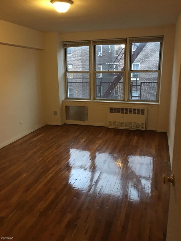 Building Photo - 227 E 7th St