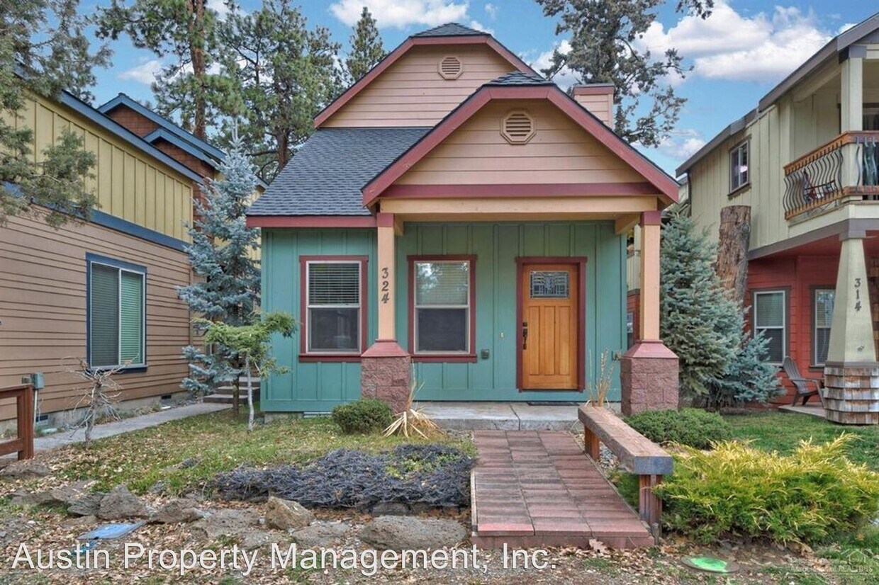 Primary Photo - 3 br, 2.5 bath House - 324 W. Washington Ave.
