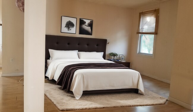 Foto del edificio - 486-488-488 S Goodman St
