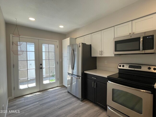 Building Photo - 5114 E Edgemont Ave