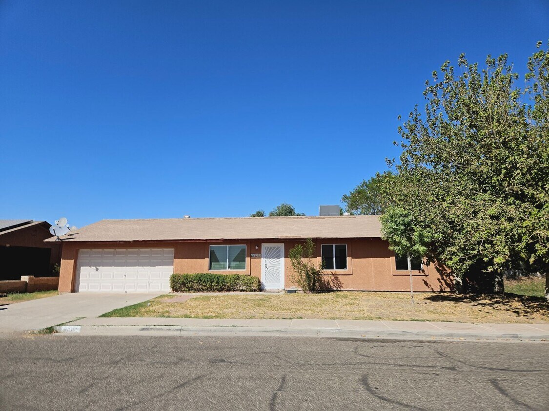 Foto principal - 3 bedroom/2 bath home for Rent