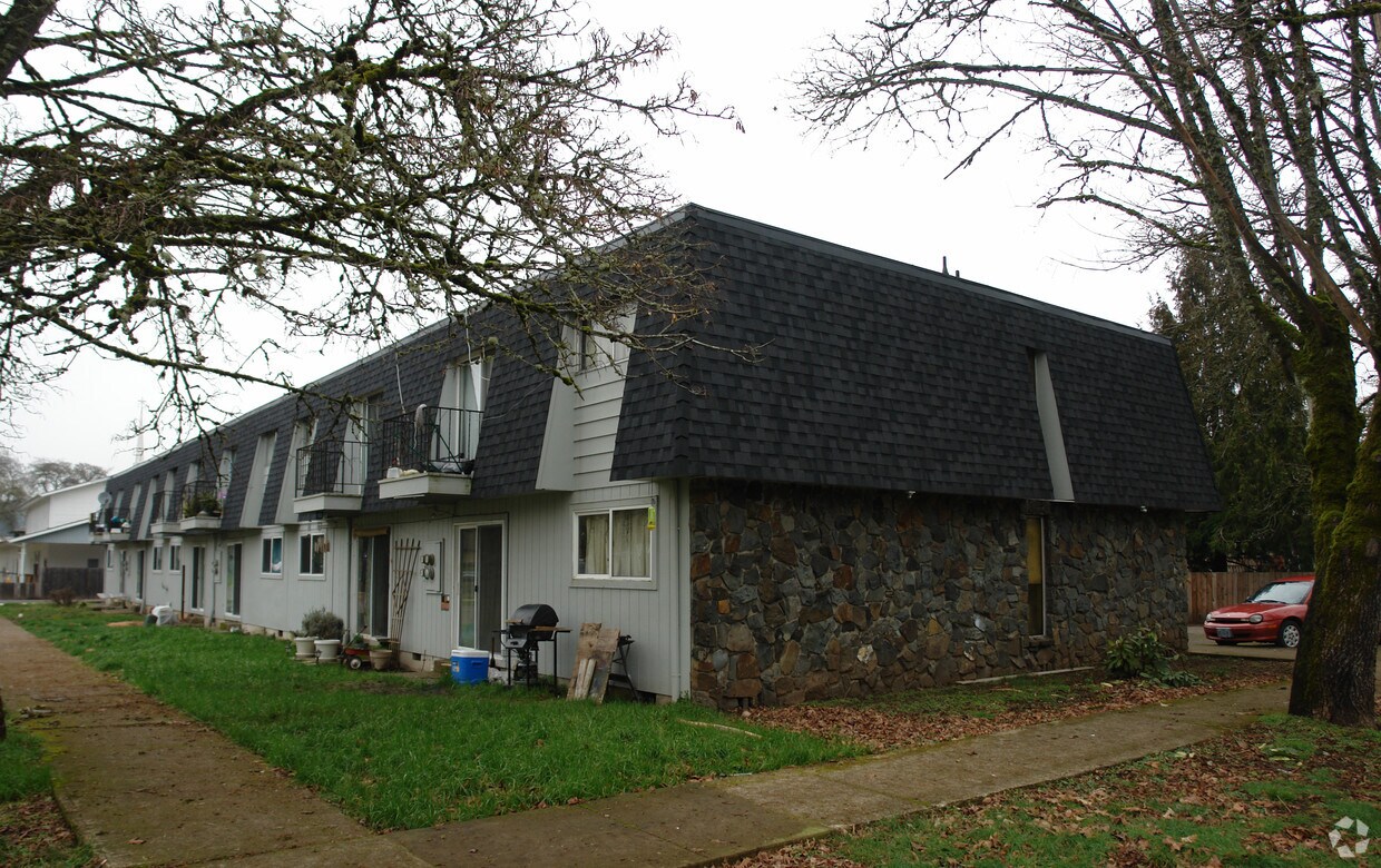 502 Madison Ave, Cottage Grove, OR 97424 Apartments in Cottage Grove