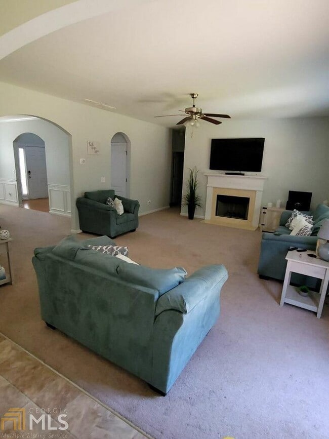 Building Photo - 323 Cog Hill Dr