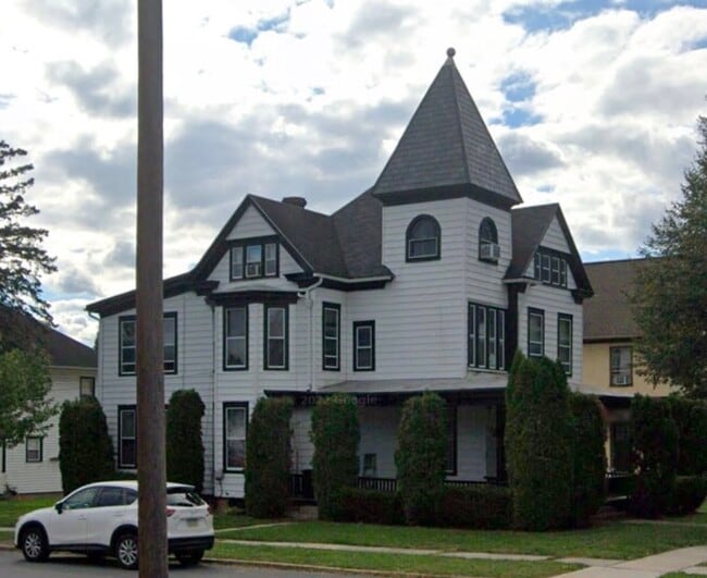 Building Photo - 3533 Brisban St