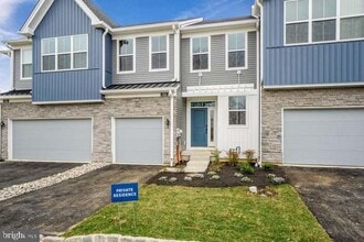 Building Photo - 706 Hackberry Ct