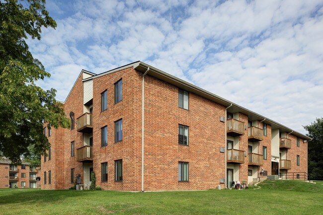 Rosewood Apartments Apartments Round Lake Il Apartments Com