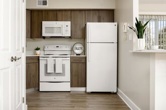 Building Photo - Castlebrook Apartments
