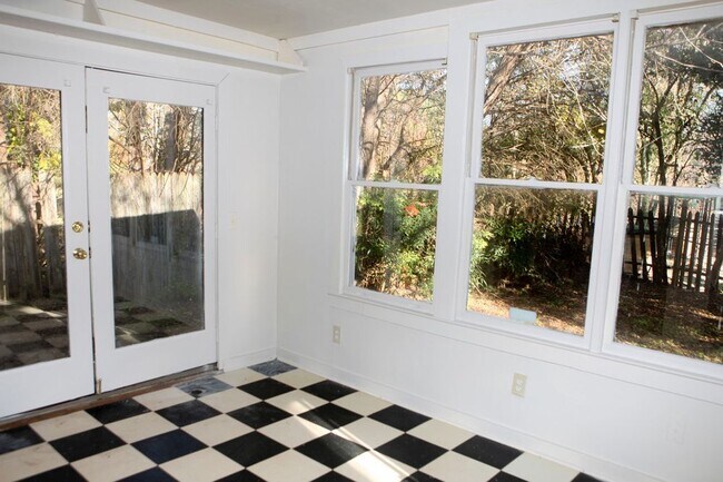 Building Photo - 102 Paul Revere Trail- A