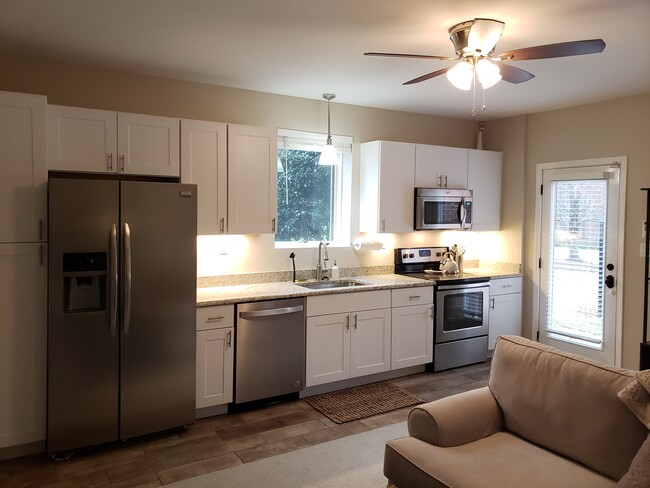 Kitchen - 1809 Franklin Cir