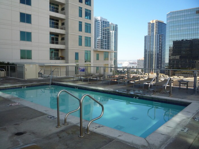 Primary Photo - Downtown Aqua Vista Condo!