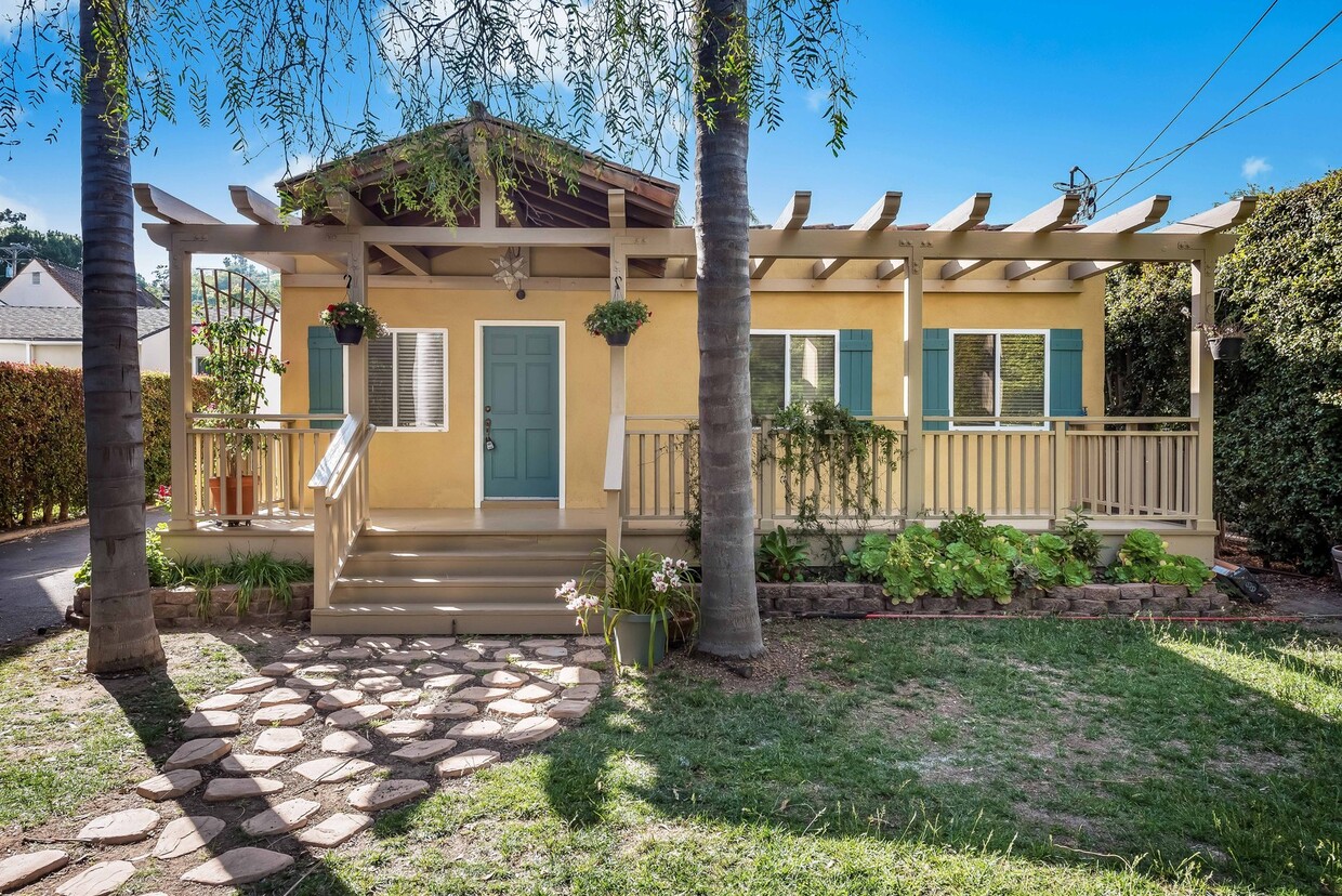 Primary Photo - Charming 2 bed / 2 bath Mesa Home with off...
