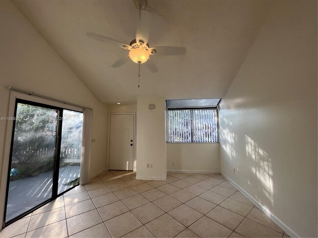 Building Photo - 1818 Racquet Ct