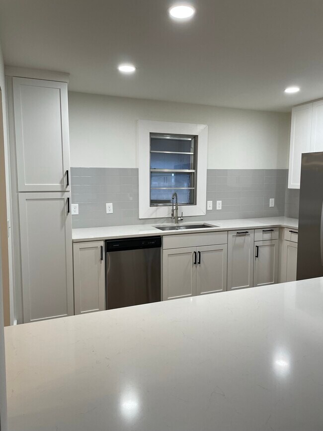 Building Photo - 1548 S Atlanta Pl