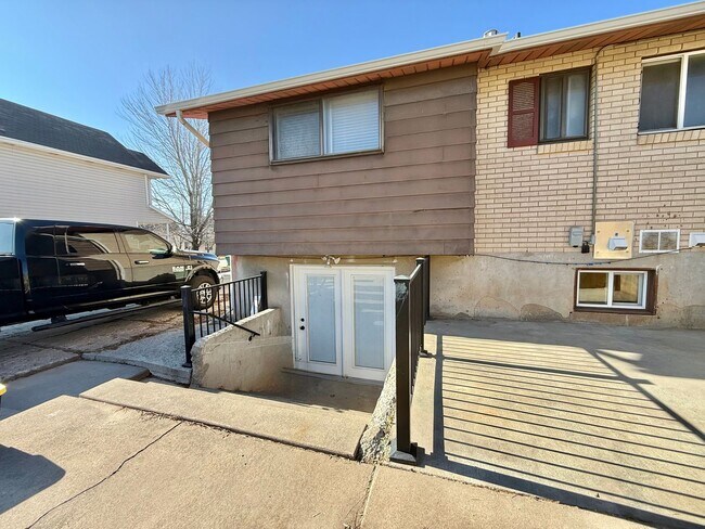 Foto del edificio - 250 N 360 W