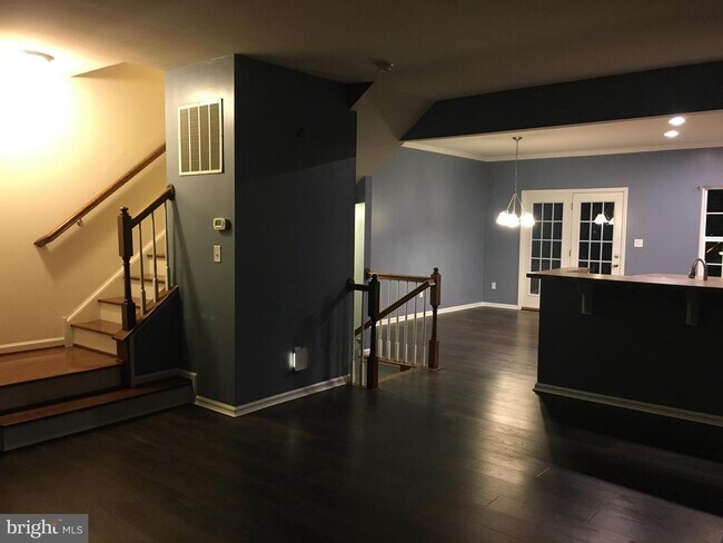Building Photo - 1220 Carrick Ct