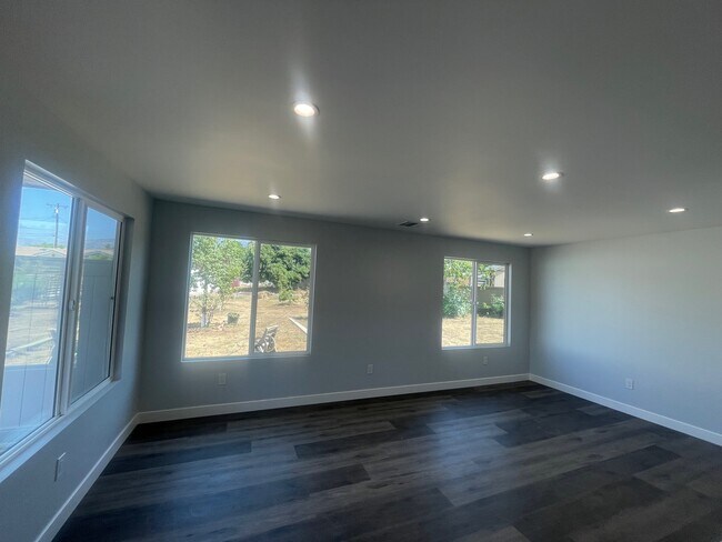 Foto del edificio - 437 E Gladstone St