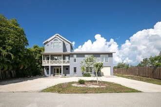 Building Photo - 9 Blue Water Dr