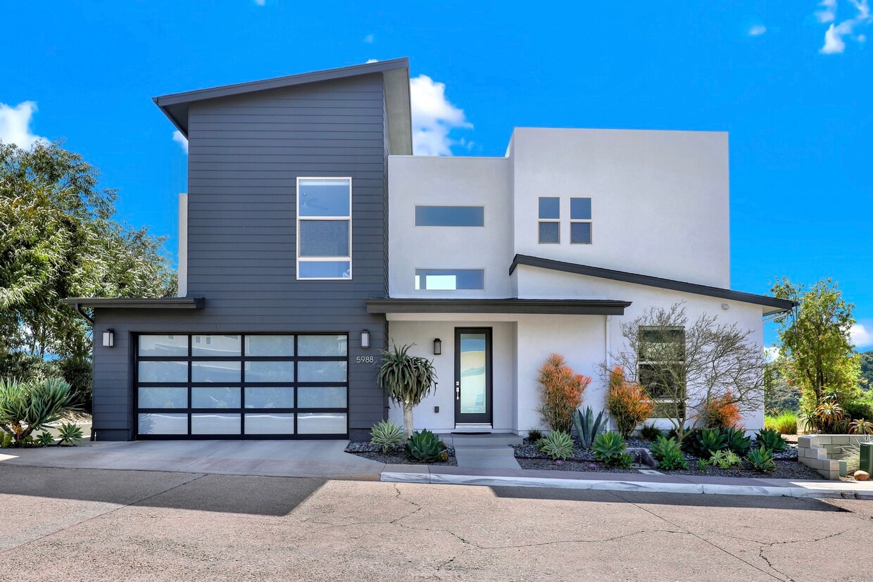 Front Exterior - 5988 Shaw Lopez Row