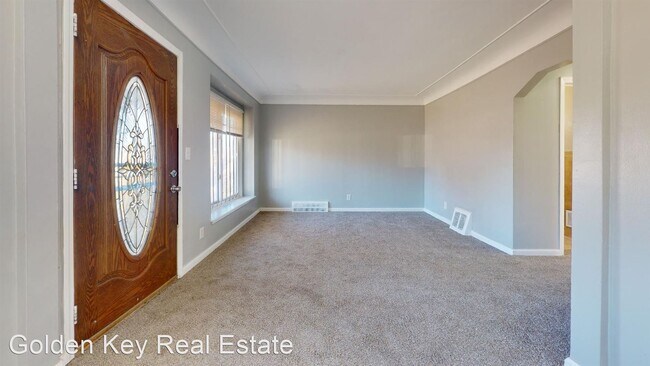 Foto del edificio - 3 br, 1 bath House - 18108 Waltham St