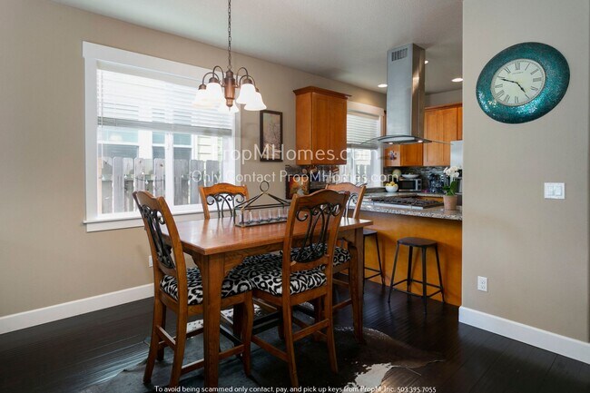 Building Photo - Great Three Bedroom SE Portland Gem In The...