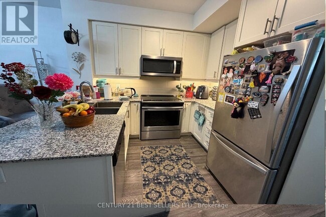 Building Photo - 1050 Main St E