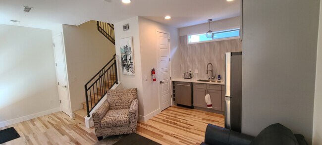 Building Photo - 3303 Navajo St