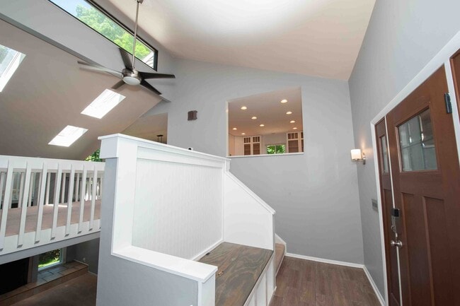 Building Photo - 973 Hollow Creek Dr