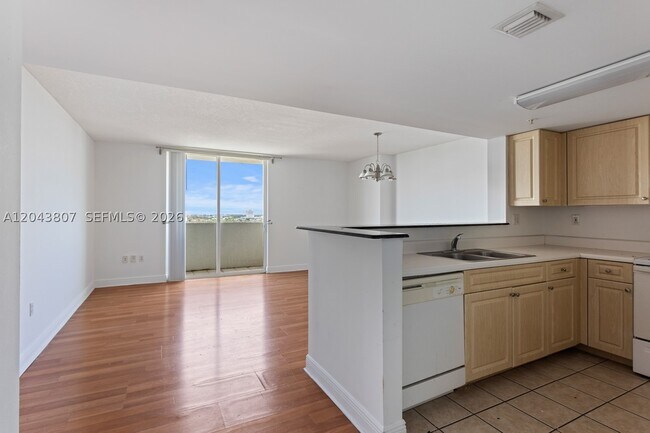 Building Photo - 3000 Coral Wy