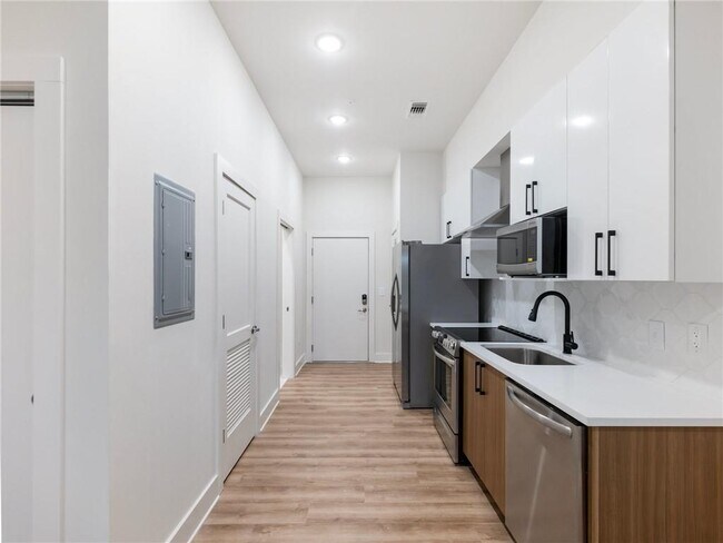 Foto del edificio - 112 Rogers St NE