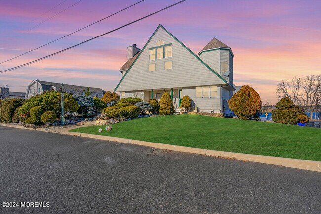 Foto del edificio - 530 Clubhouse Plaza