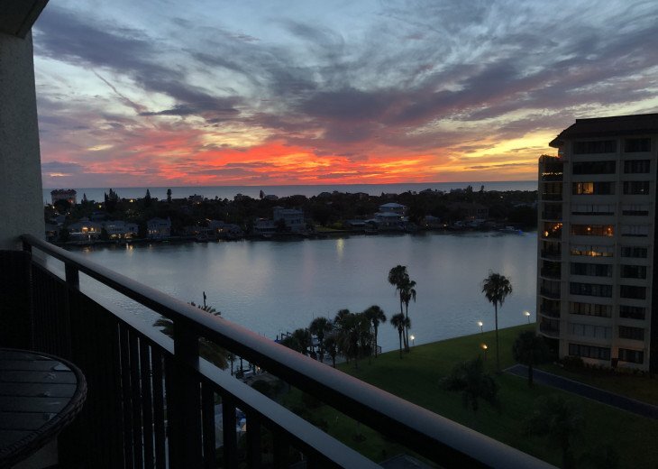 Foto principal - 690 Island Way