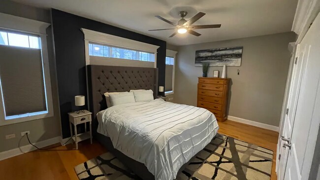 Foto del edificio - 4322 S Forrestville Ave