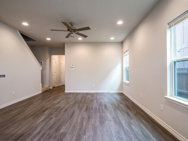 Building Photo - 221 Peruna Dr