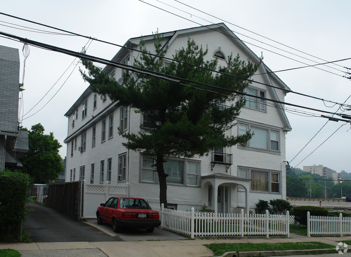 Building Photo - 445 Main St