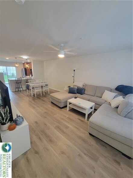 Foto del edificio - 330 E Frankford St