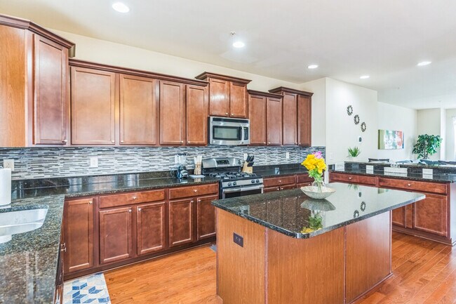 Foto del edificio - 7980 Blue Stream Dr