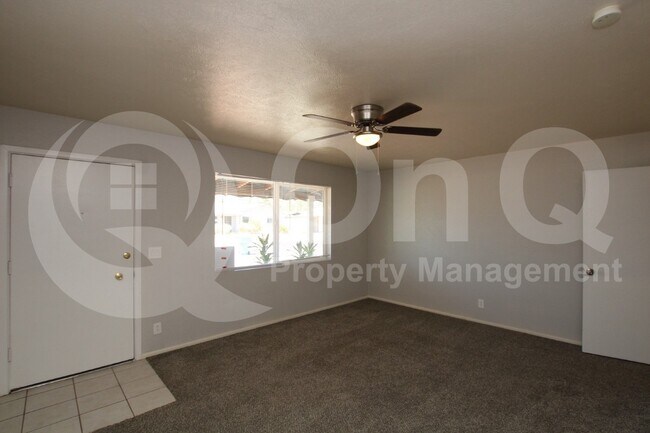 Foto del edificio - 2419 W Diana Ave