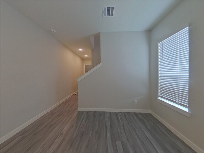Foto del edificio - 9835 Willow Creek Commerce Dr