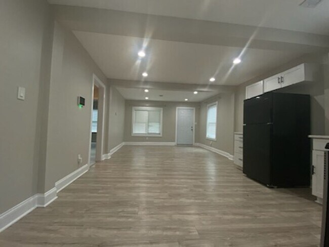 Foto del edificio - Cute, Quiet and Cozy - minutes away from M...