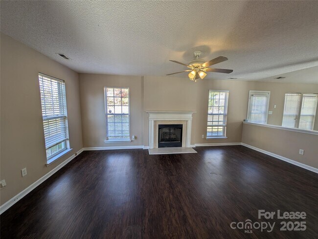 Building Photo - 144 W Walnut Ave