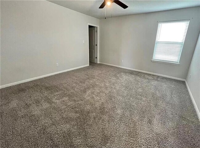 Building Photo - 317 Serpens St