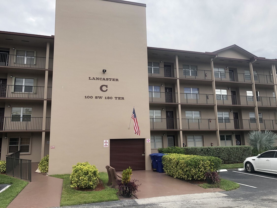 Primary Photo - 100 SW 130th Terrace