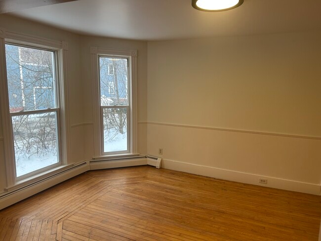 Living room - 43 Franklin St