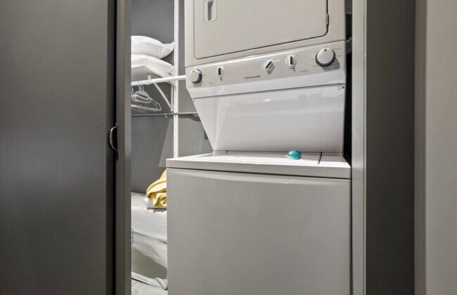 Foto del edificio - 974 N High St