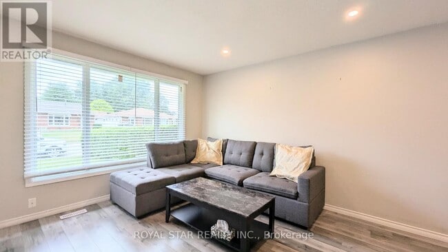 Photo du bâtiment - 42 Witty Ave