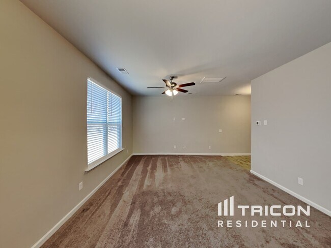 Foto del edificio - 2900 Dallas Ct