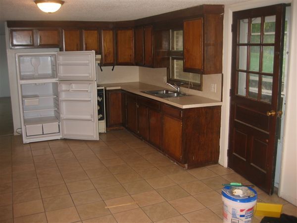 Foto del edificio - 3 br, 1 bath Triplex - 11956 Summit Ave NE...