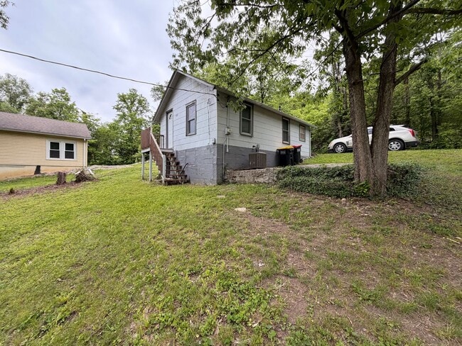 Building Photo - 1B/1BA | Newly Renovated Studio | 1-Car Covered Parking | Gated backyard