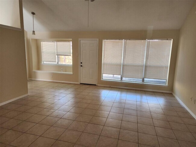 Foto del edificio - 4823 Northfork Dr