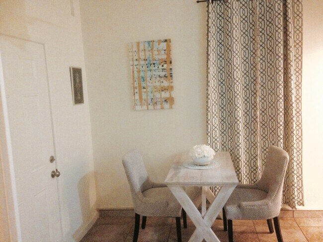 Área de comedor - 80543 Key Largo Dr